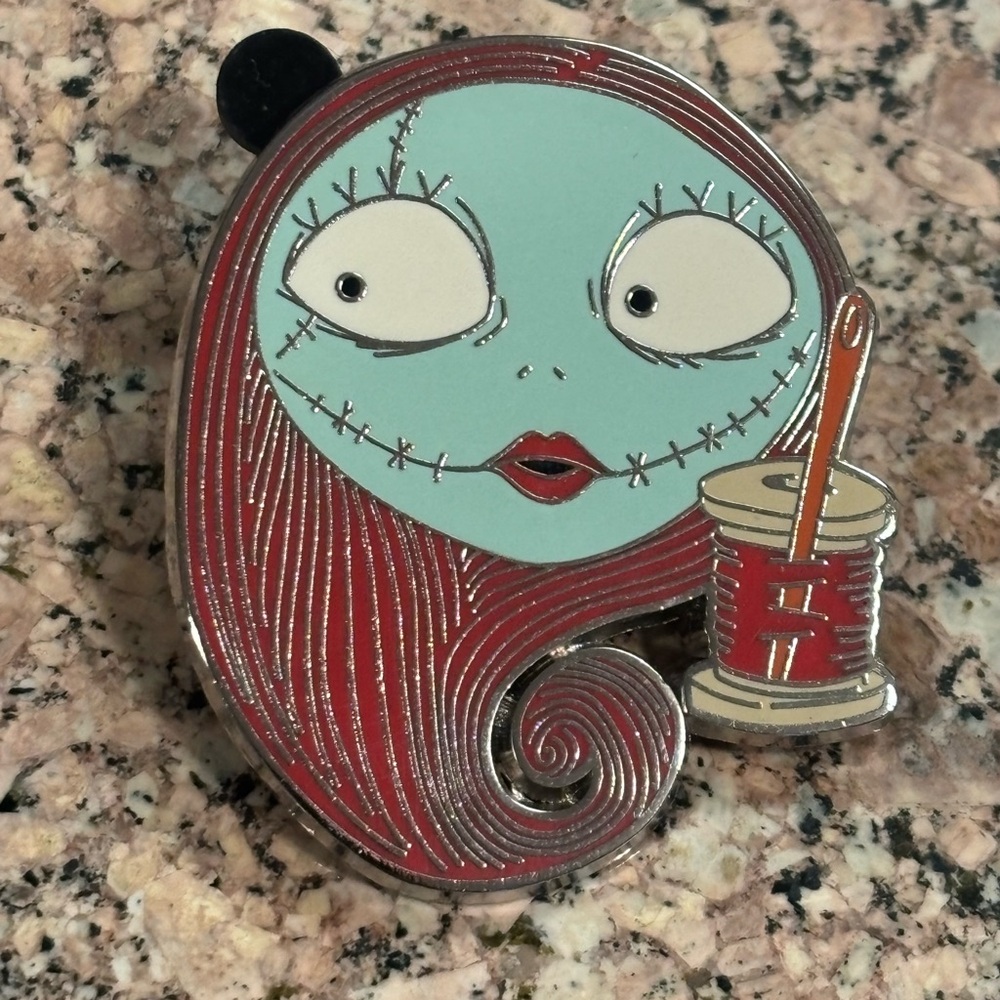 Disney Pin Nightmare Before Christmas - Sally with Needle and Thread